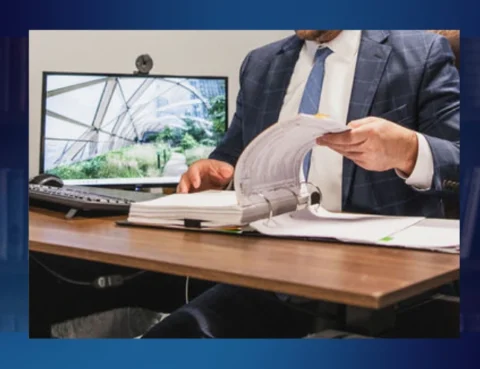 What Is the Difference Between a Lawyer and a Criminal Lawyer?